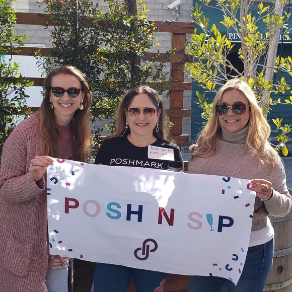 IRL LA Posh N Sip March 2023 - Picture 3 of 9